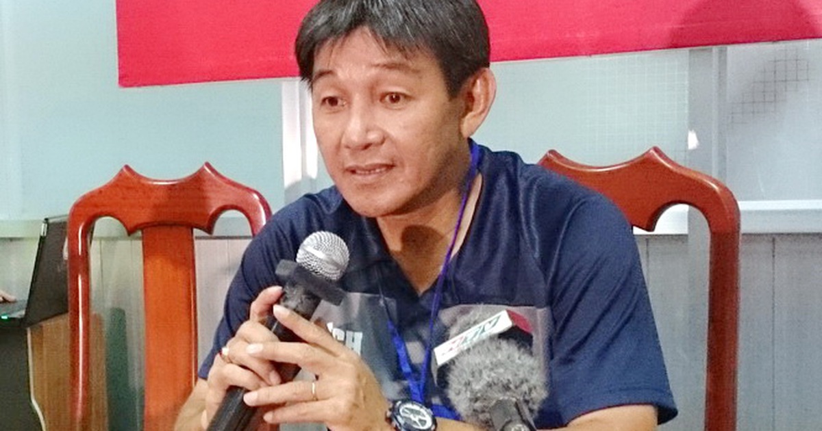 HLV Phan Công Thìn: U.21 Báo Thanh Niên VN chấp nhận nằm 'chiếu dưới'